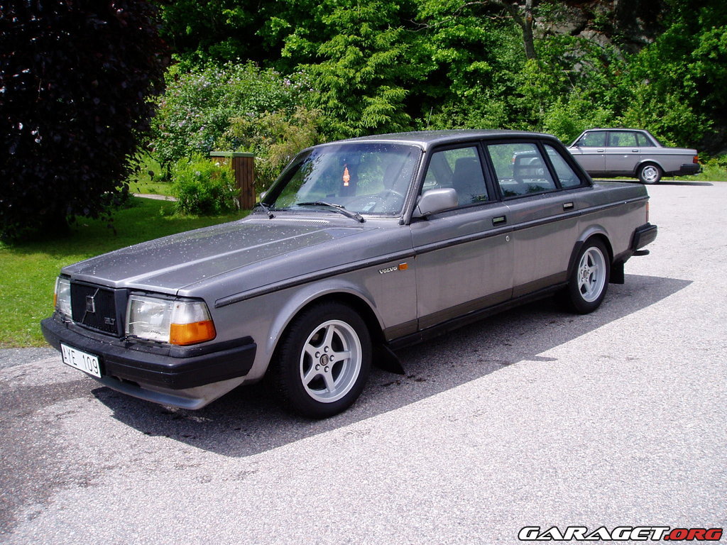 Garaget Volvo 244 Glt 1985