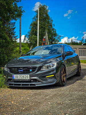 Volvo V60 D4 R-design AWD