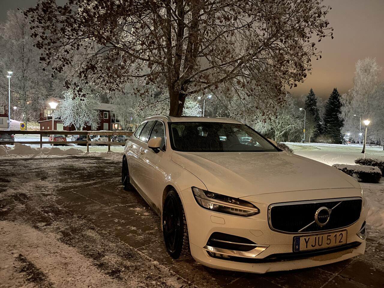 Volvo V90 D4