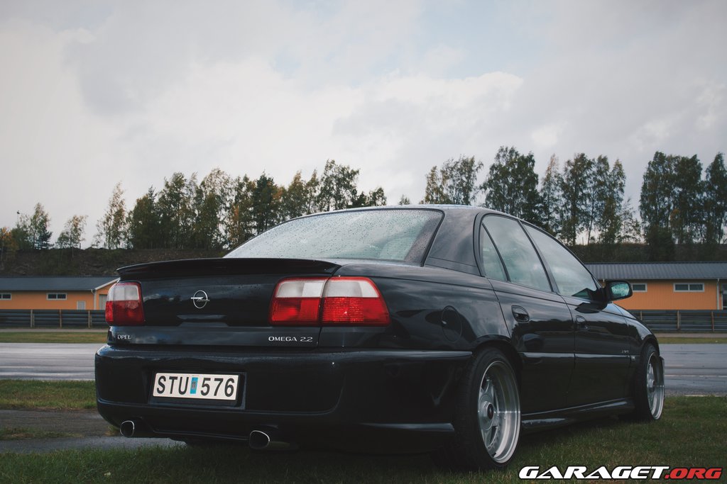 Opel omega 2001