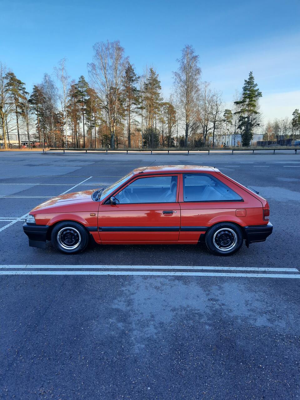 Mazda 323