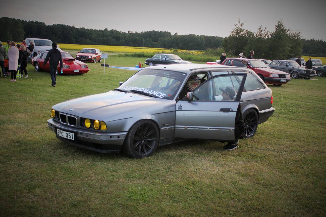 BMW 525