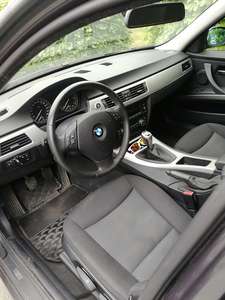 BMW 318i E90