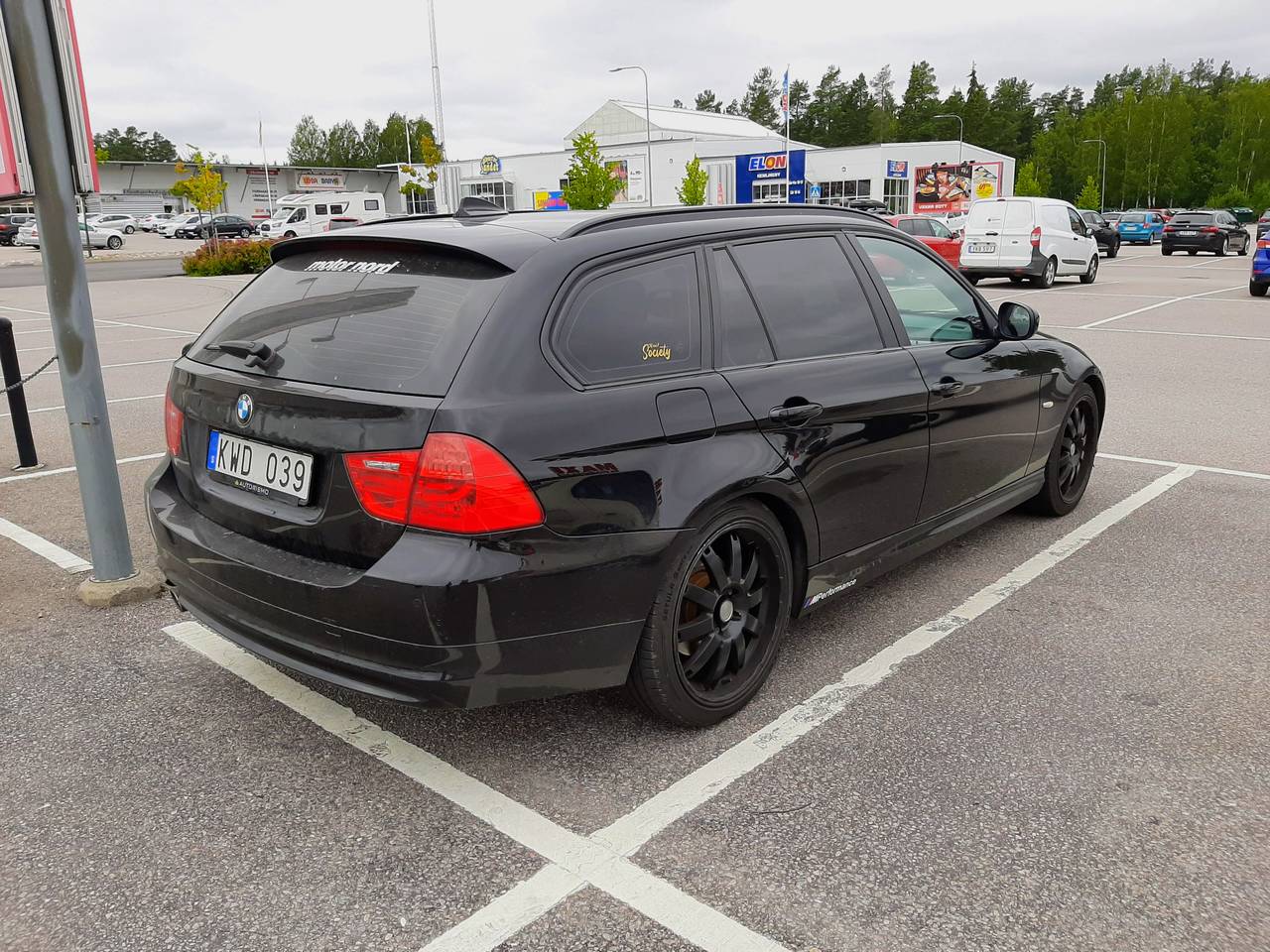 bmw-e91-320d-lci-touring-black-edition-2010-garaget