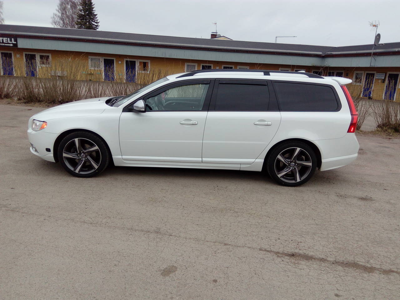Volvo V70II R-design