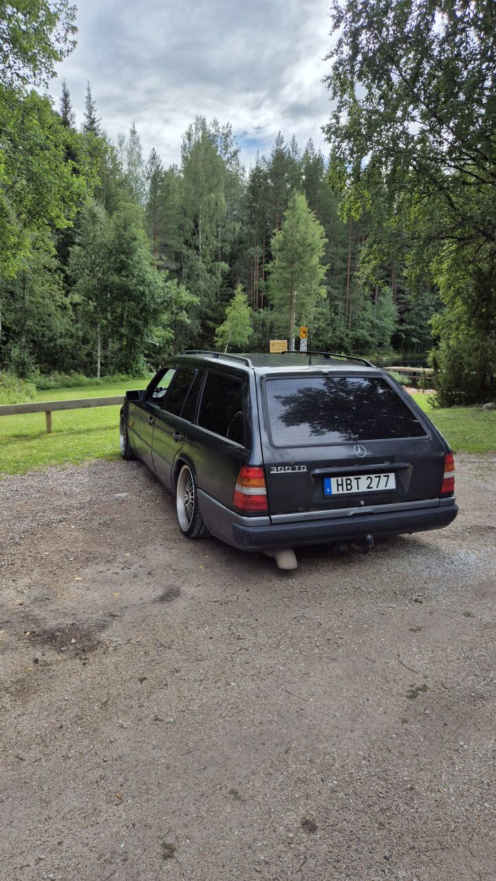 Mercedes S124 300TD