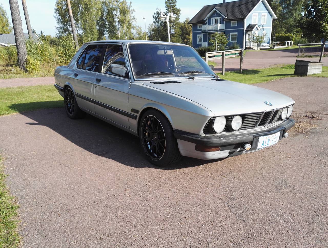 BMW 528i