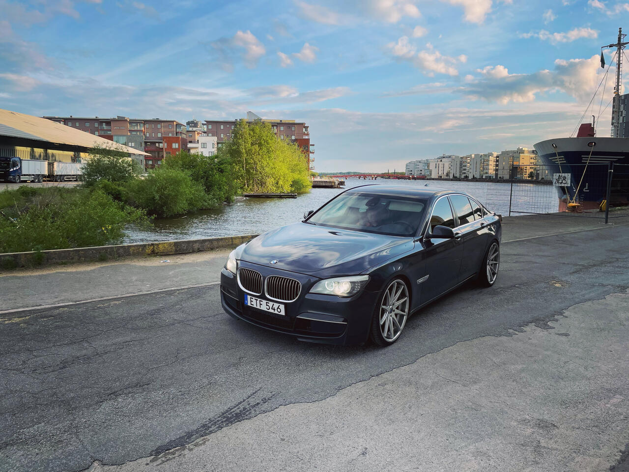 BMW 750 f01