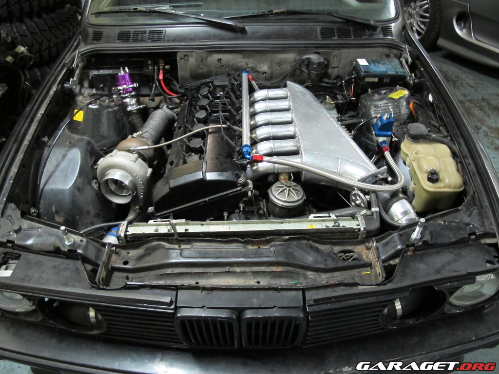 1988). BMW e30 M50b25 turbo. 