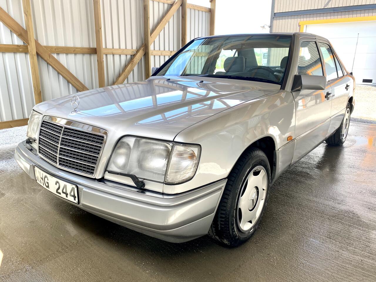 Mercedes E200 W124