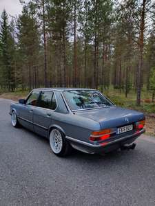 BMW E28 524td