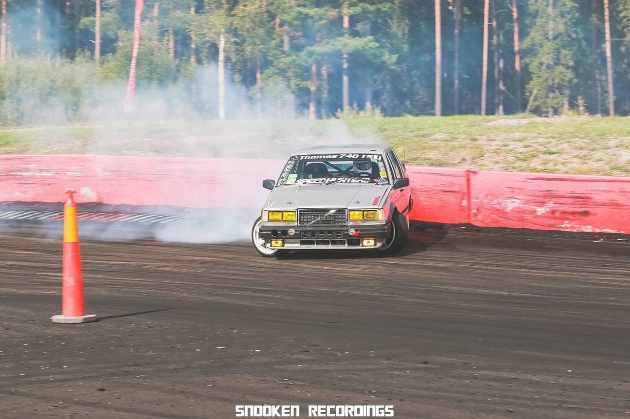 Volvo 744 T5