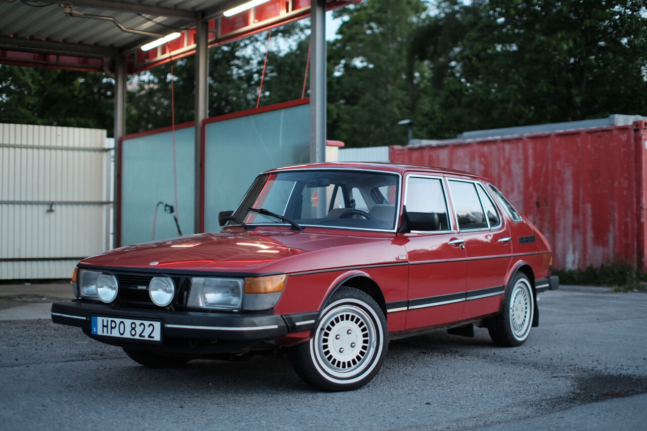 Saab 900
