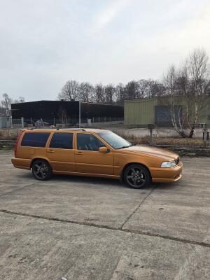 Volvo V70R FWD
