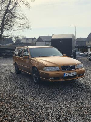 Volvo V70R FWD