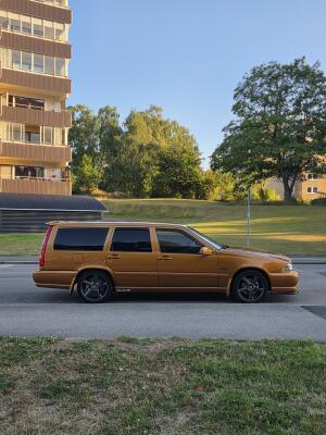 Volvo V70R FWD