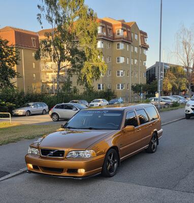 Volvo V70R FWD