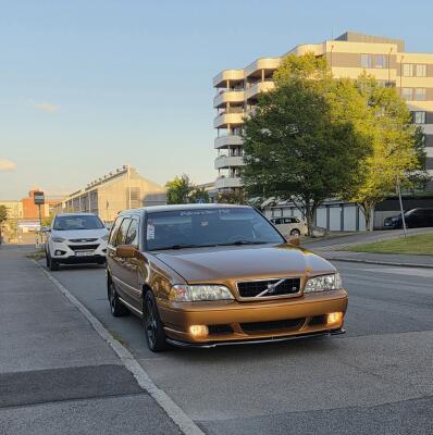 Volvo V70R FWD