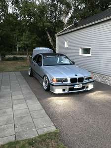 BMW E36 323 cupé