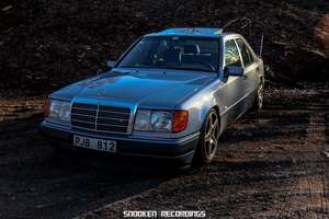 Mercedes W124 200E