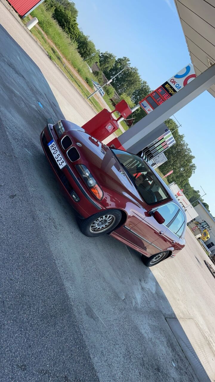 BMW E39 528i