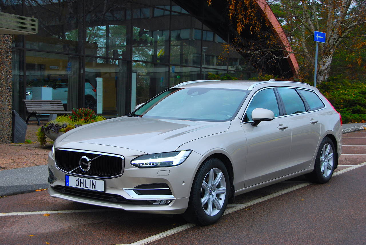 Volvo v90 d4