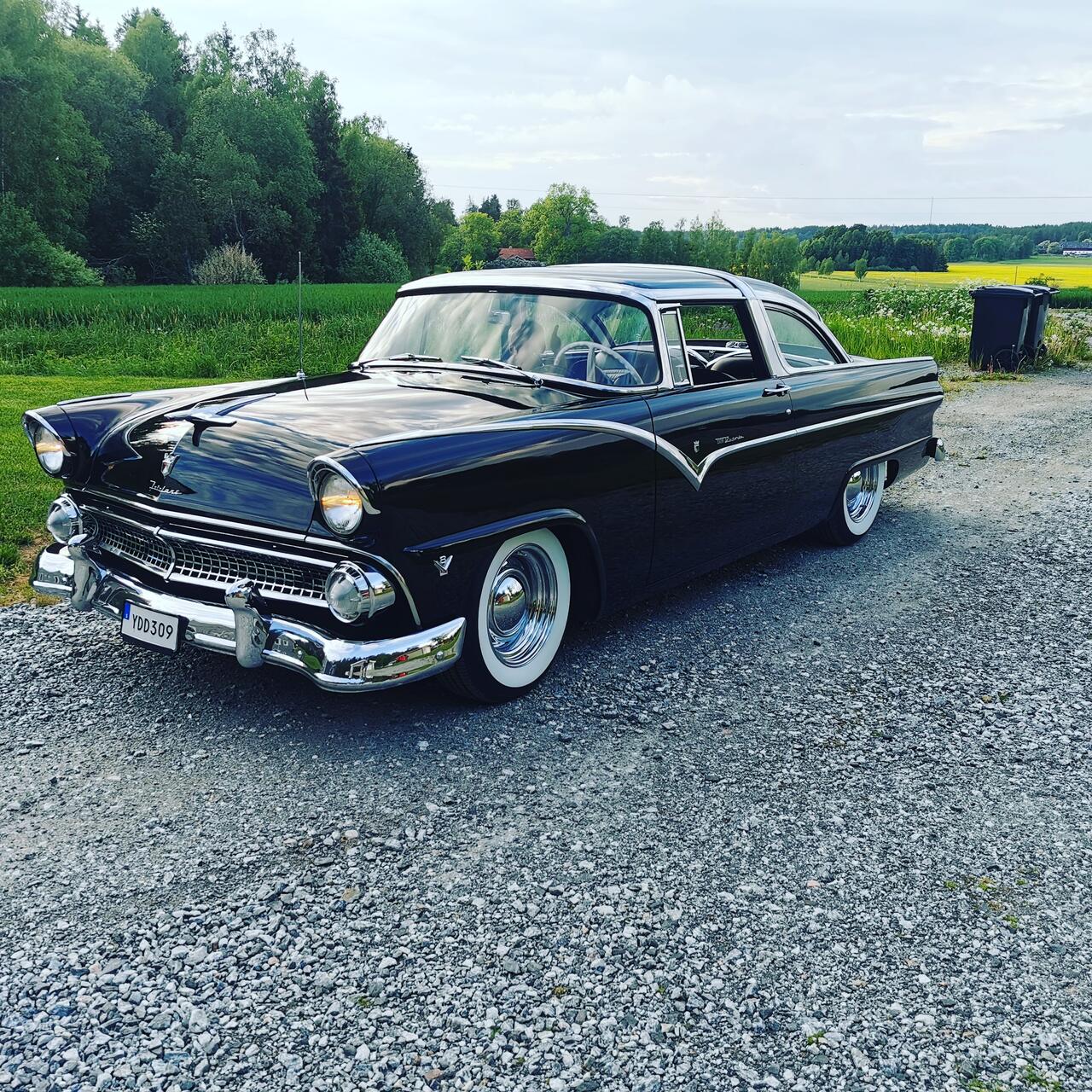 Ford crown Victoria 64A