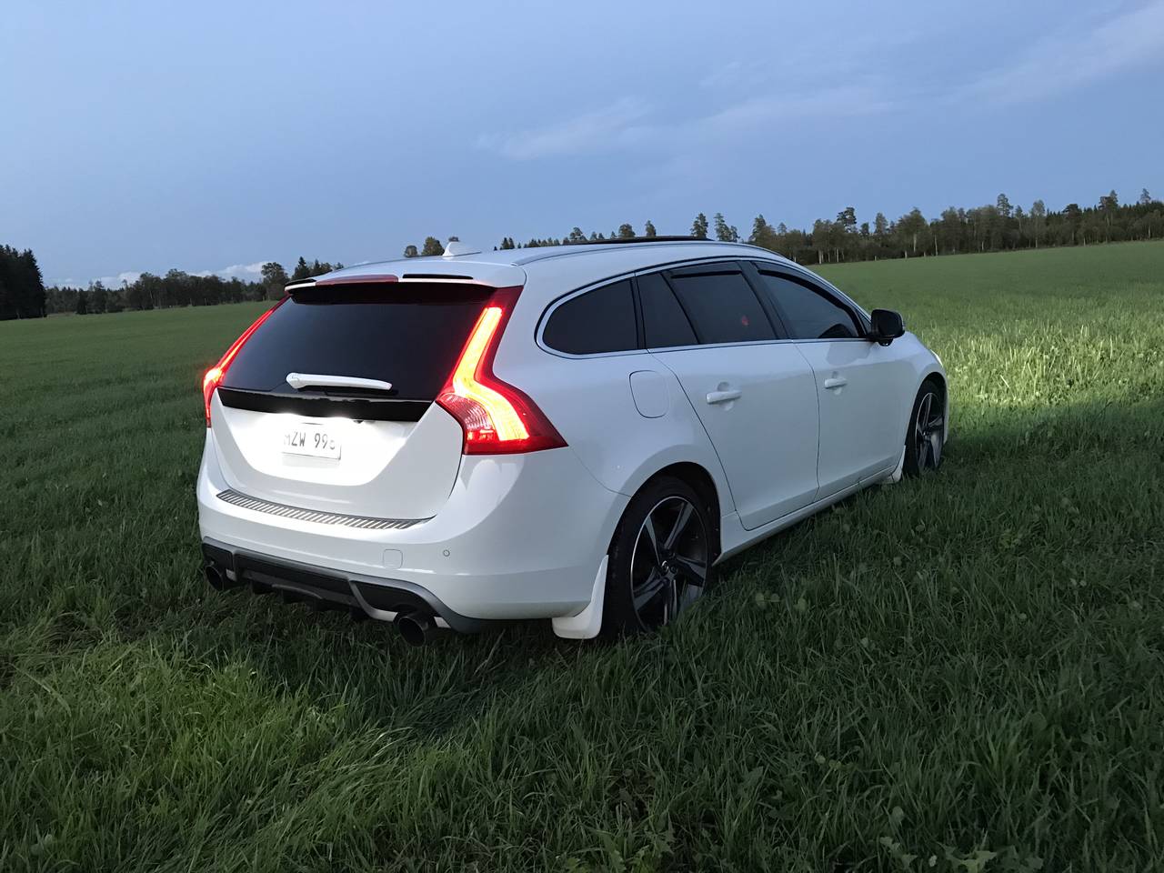 Volvo v60 r design