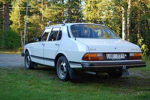 Saab 900 GL 5-Speed