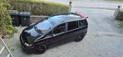 Opel Zafira OPC Turbo.