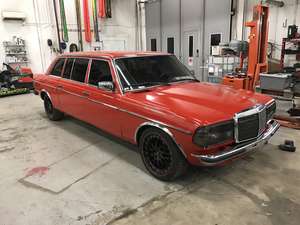 Mercedes W123 lang limo