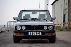 BMW 518is E28