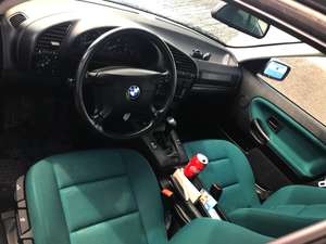 BMW E36 320i Sedan