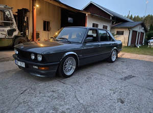 BMW E28 518i