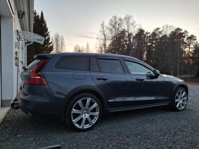 Volvo V60 Cross Country B4