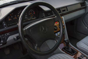 Mercedes 220E W124