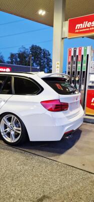 BMW 330i