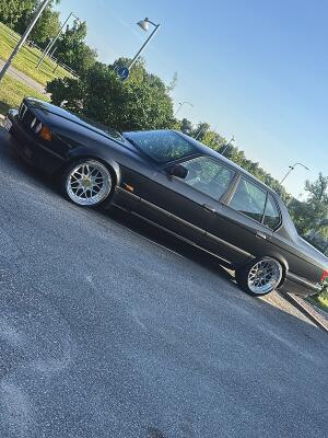 BMW E32 735