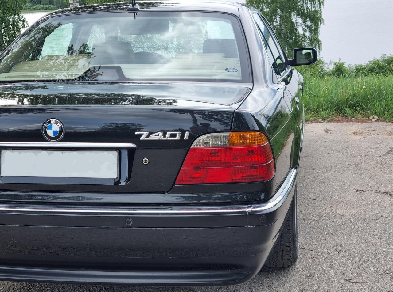 BMW E38 740i