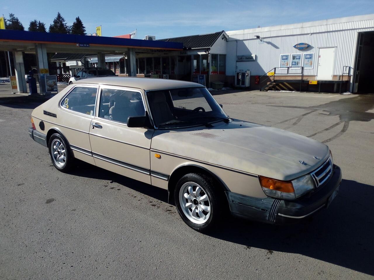 Saab 900