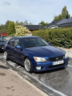 Lexus IS200