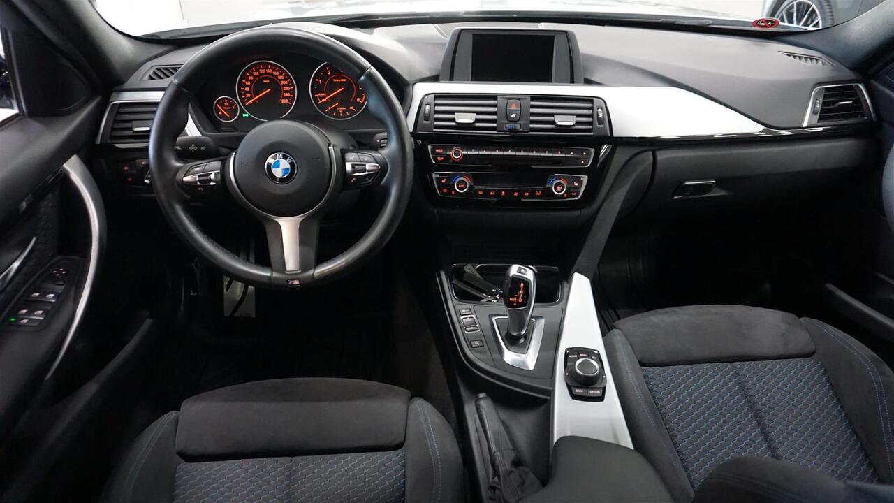 BMW 320d xDrive Touring M-Sport (2017) - Garaget
