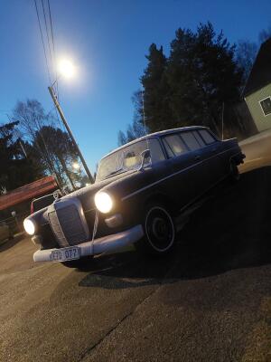 Mercedes W110 200D Lang