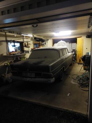 Mercedes W110 200D Lang