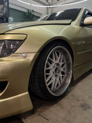 Lexus is200