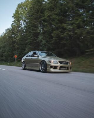 Lexus is200