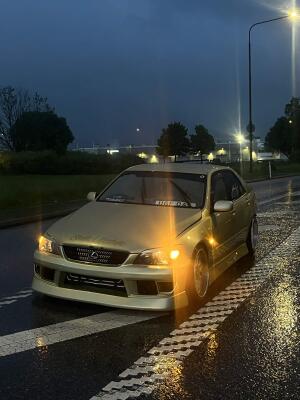 Lexus is200