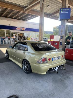 Lexus is200
