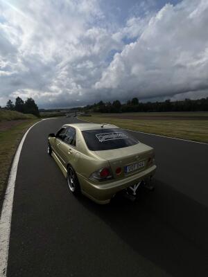 Lexus is200
