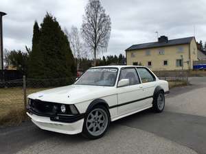 BMW E21 323